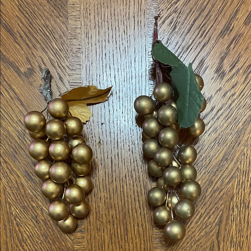 VTG 2 Gold Decorative Grapes